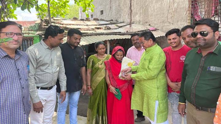 अंतर्राष्ट्रीय महिला दिवस पर मंत्री श्री पटेल ने किया महिलाओं का सम्मान